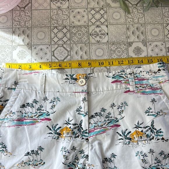 Crown & Ivy White and Yellow Bermudas with Whimsical Print - Picture 4 of 8